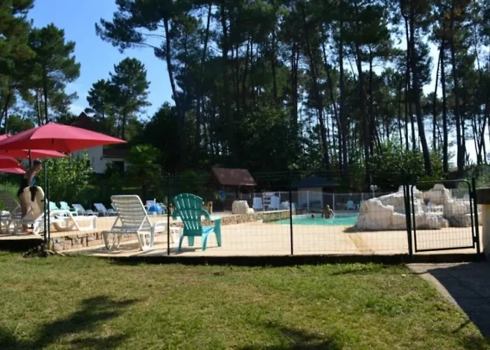 4 Etoiles - Piscine - Eeecic شاليه Tamniès