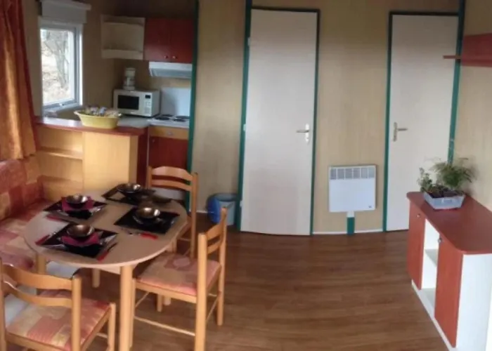 4 Etoiles - Piscine - Eeecic בקתה